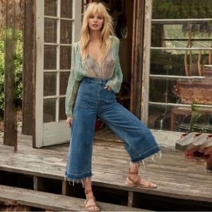Free People | We The Free Dusk to Dawn Crop Flare Jeans. Size 30.